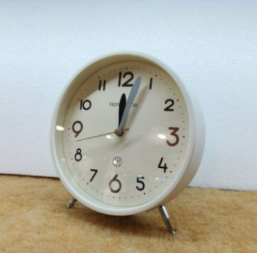 Urban Minimalist Tabletop Clock – High-Contrast Series