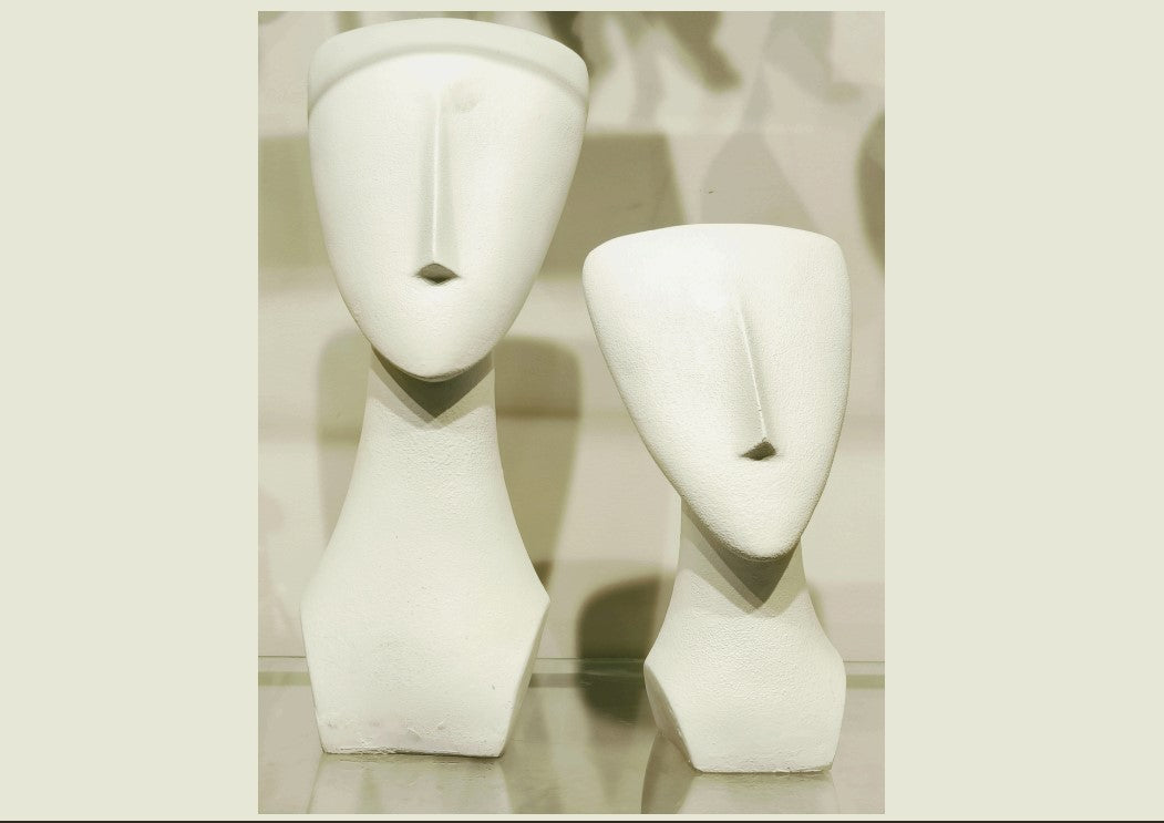 Abstract Face Art Figurine Set – A Symbol of Modern Elegance and Artistic Expression