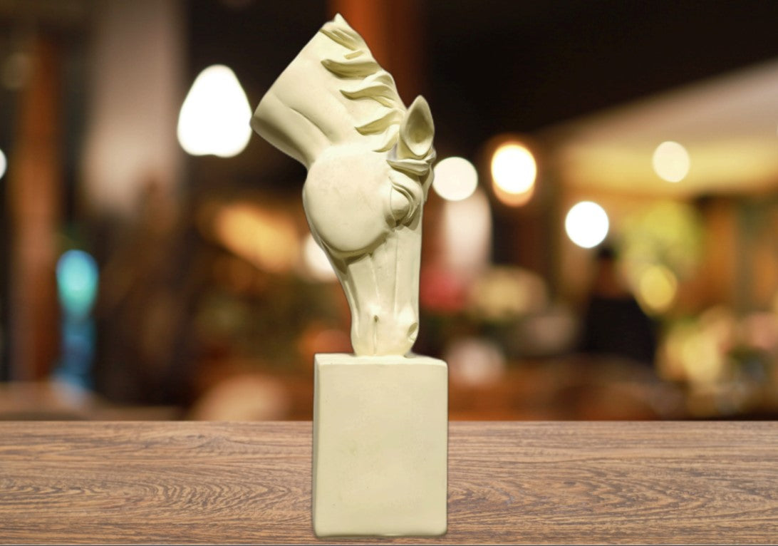 Elegant Horse Head Figurine – A Symbol of Power, Grace, and Prest