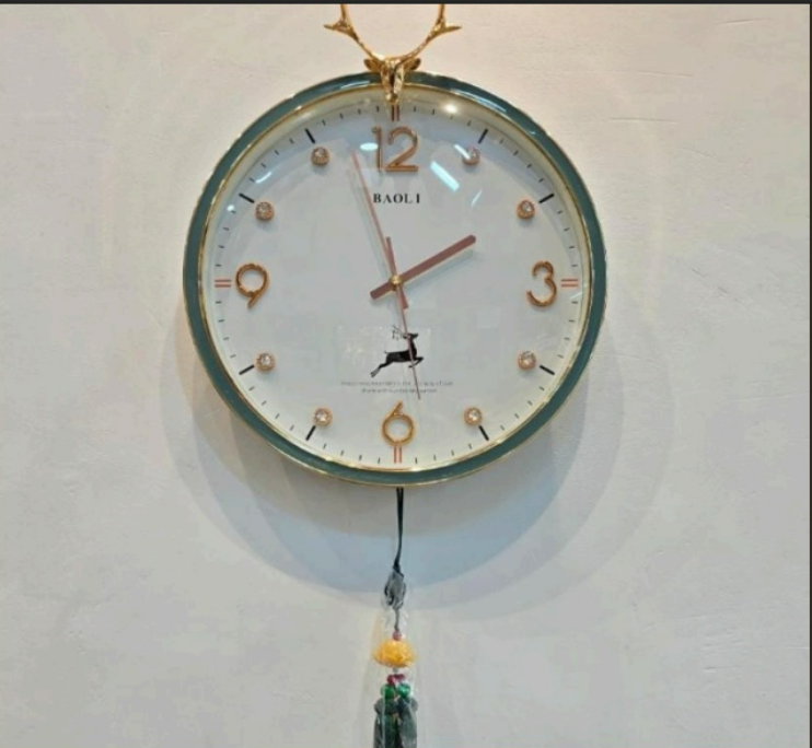 Royal Gilded Reindeer Pendulum Clock – Elegant Emerald & Gold Edi