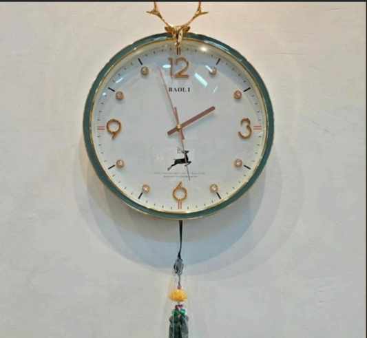 Royal Gilded Reindeer Pendulum Clock – Elegant Emerald & Gold Edi